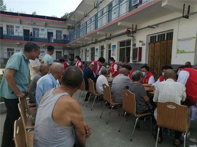 西峽縣丁河鎮(zhèn) 幸福大院義診活動送溫暖，健康咨詢?nèi)肴诵? class=